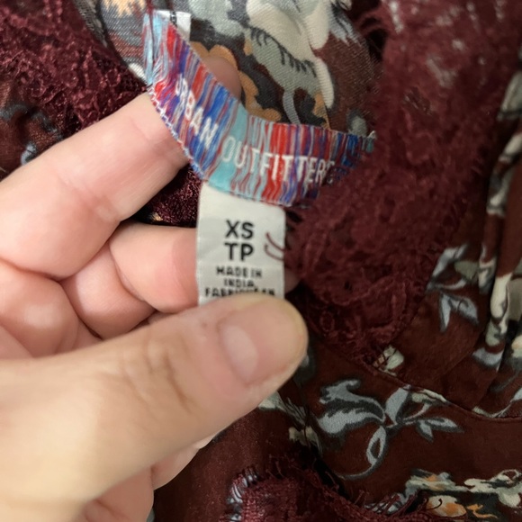 URBAN OUTFITTERS Tiffany Lace Mini Dress Burgundy Size XS‎ NWT - Picture 7 of 7